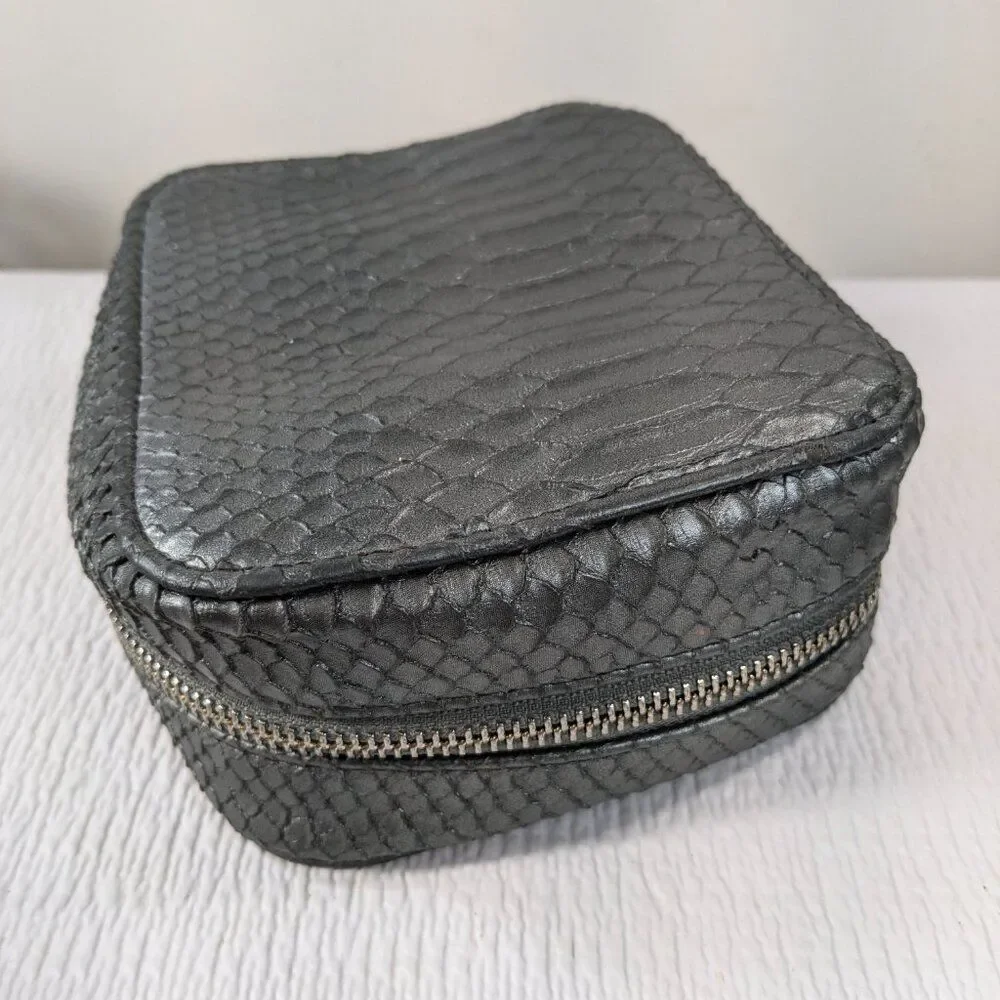 Trish McEvoy‎ Makeup Planner binder silver alligator crocodile travel case